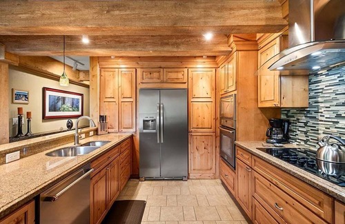 Snowmass Village Condo | Enclave 102 | Snowmass Ski-In/Ski-Out Condo w/Shared Pool/Hot Tub