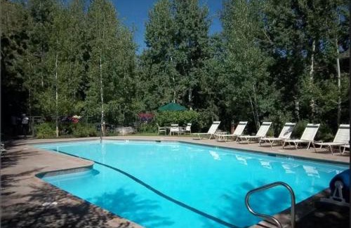 Snowmass Village House | Enclave 312, Ski-In/Ski-Out Condo, Top Floor w/Hot Tub, Gym and Out Door Pool in Snowmass