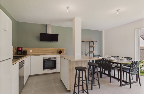 Le Tour-du-Parc House | Enclosed garden – Single-storey house for 4