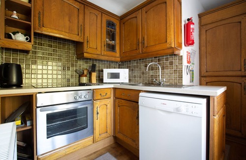 Ashford-in-the-Water Cottage | End Cottage, Ashford In The Water, Near Bakewell 1 bedroom cottage.