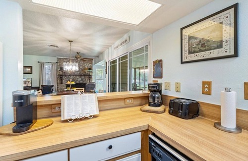 Dunnellon Cabin | End of the Rainbow Retreat!3-Bed Home on Rainbow River: Kayaks, Games, and more!