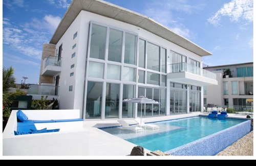 Savaneta Villa | End your days with island sunsets draped across the horizon.