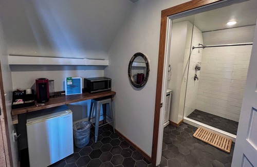 Downtown - Waterfront Hotel | Endion Station Inn