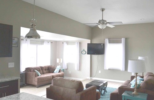 Town of Somerset Cottage | Endless Lake Front Views & Spa