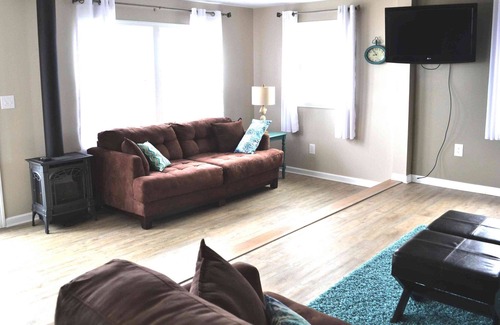 Town of Somerset Cottage | Endless Lake Front Views & Spa