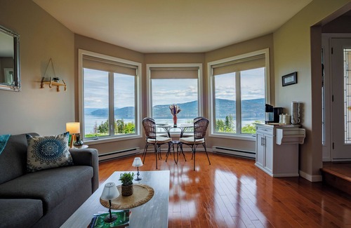 Central Okanagan House | Endless Lakeviews September dates open!