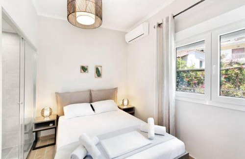 Nea Iraklia House | Endless sea view house