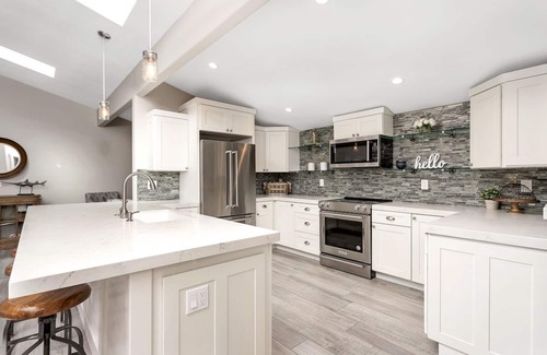 Solana Beach Condo | Endless Summer Ocean View Condo, Fast Wifi, Walk to Racetrack, Dining