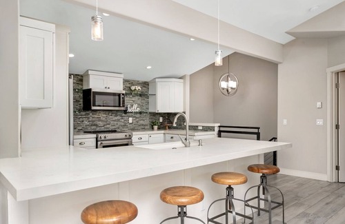 Solana Beach Condo | Endless Summer Ocean View Condo, Fast Wifi, Walk to Racetrack, Dining