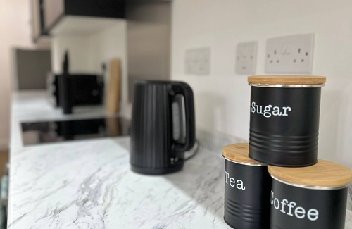 Southbury House | Enfield's Hidden Gem with WIFI + Parking + Garden