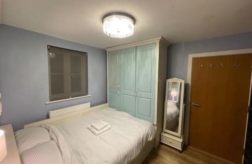 Waltham Abbey House | Enfield's Premier Holiday Oasis