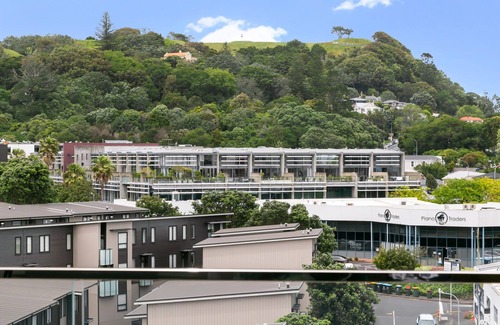 Mount Eden Apartment | Enfield Sky- Brand New Penthouse