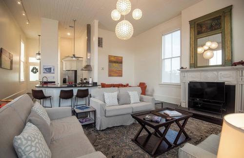 Faubourg Marigny Bed & Breakfast | Engine 24 Firehouse Penthouse Suite