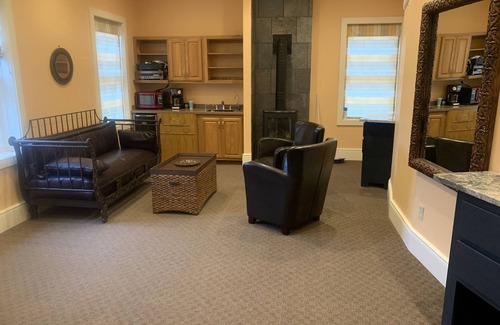 East Dubuque Apartment | Engineer Suite with fireplace