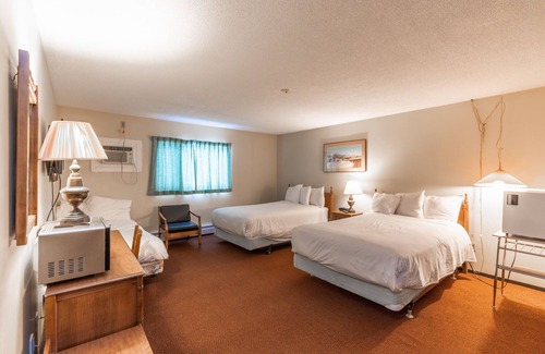 Timiskaming District Hotel | Englehart Inn