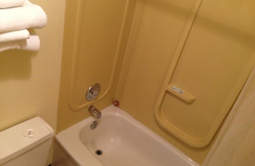 Timiskaming District Hotel | Englehart Inn