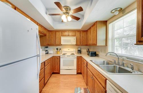 Englewood South Apartment | Englewood Condo Less Than 3 Mi to the Beach and Golfing!