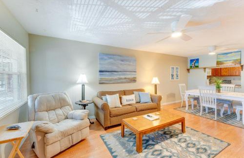 Englewood South Apartment | Englewood Condo Less Than 3 Mi to the Beach and Golfing!