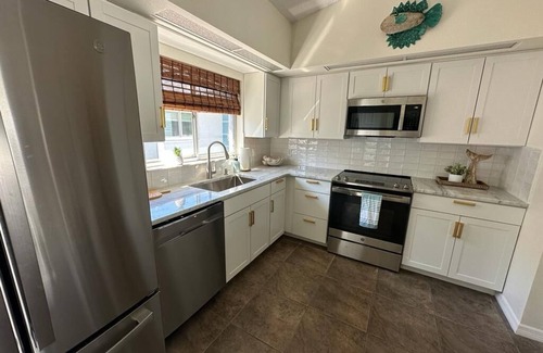 Englewood South Villa | Englewood condo w/Garage near Manasota Beach
