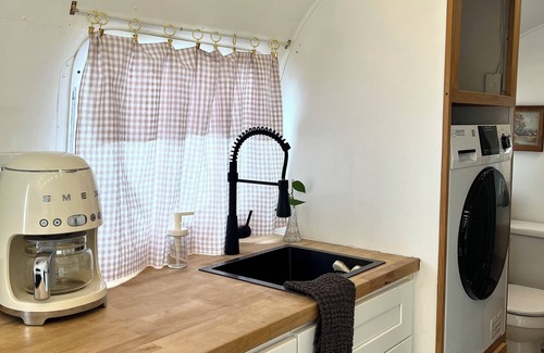 Englewood East House | Englewood retreat just 12 minutes from the beach