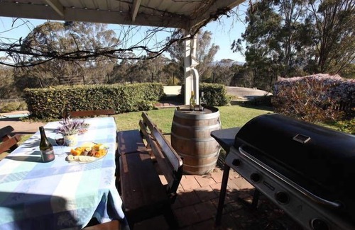 Lovedale House | Englewood Ridge, country house in the vines on 25 acres. Pet Friendly