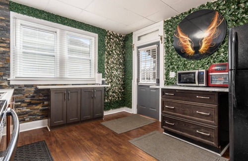 Weinland Park House | English Court Barcade: OSU home in Weinland Park/Short North