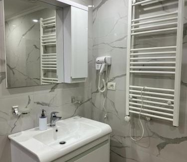 Berat Apartment | Eni entire guesthouse parking on site