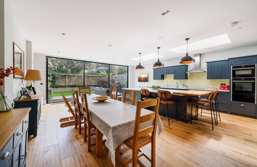 Palace Riverside House | Enjoy 4 floors of modern luxury nr River Thames