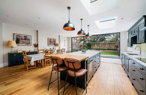 Palace Riverside House | Enjoy 4 floors of modern luxury nr River Thames