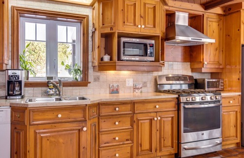 Huberdeau Ski Chalet | Enjoy a beautiful setting at Chalet Beau Bois