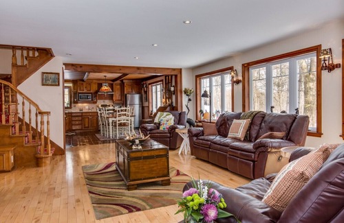 Huberdeau Ski Chalet | Enjoy a beautiful setting at Chalet Beau Bois