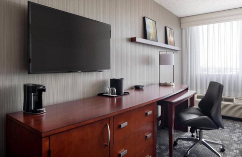 San Pablo House | Enjoy a charming stay at our hotel in Richmond, California