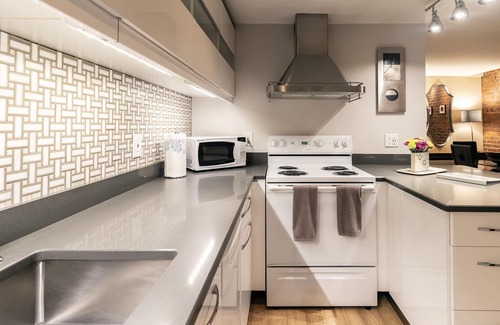 Capitol Hill Apartment | Enjoy a classic Capitol Hill experience just 5 blocks from the seat of power.