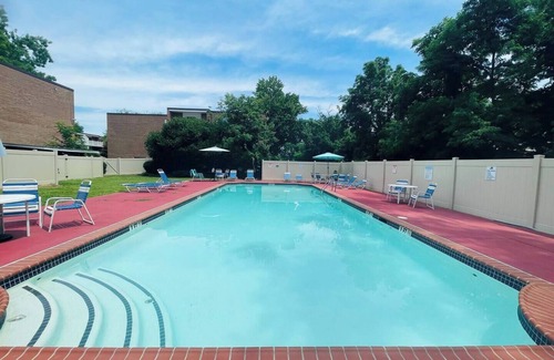 Elkins Park Apartment | Enjoy a comfortable stay in this cozy 1-bedroom apartment in Elkins Park, PA