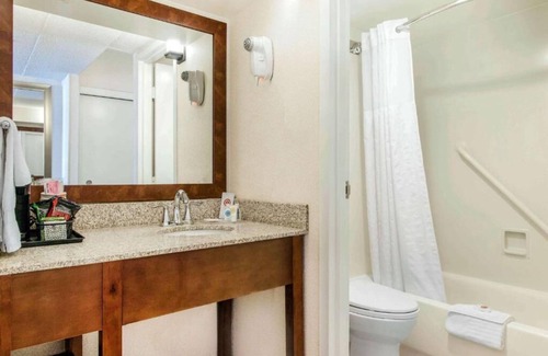 Cow Hollow Apartment | Enjoy a great night's rest in the heart of the city