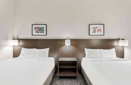 Bee Cave Resort | Enjoy a Hassle-Free Stay! 3 Posh Units, Close to Bee Cave Sculpture Park