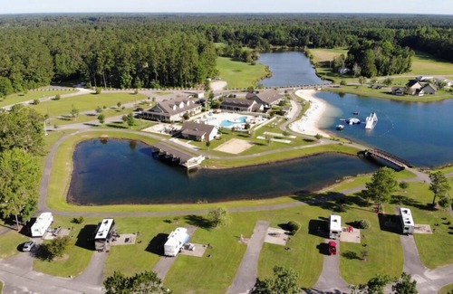Longs House | Enjoy a Hassle Free Stay! Outdoor Pool, Pet-Friendly Property, Parking!