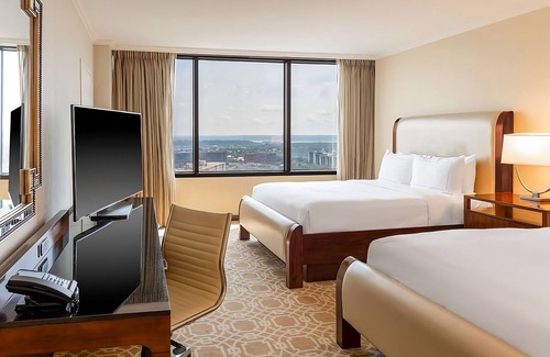 Alexandria West Hotel | Enjoy a Hassle-Free and Suiting Stay! 3 Convenient Units, Onsite Pool, Parking!