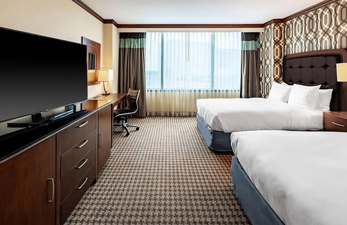 Alexandria West Hotel | Enjoy a Hassle-Free and Suiting Stay! 3 Convenient Units, Onsite Pool, Parking!