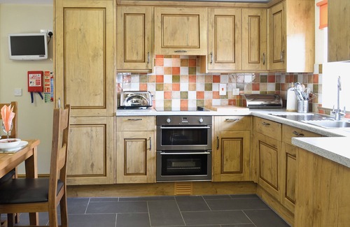 Glandyfi Cottage | Enjoy a holiday here at any time of year in this cosy converted cottage.