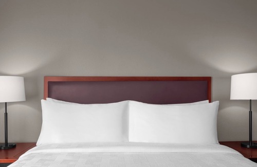 Folsom Hotel | Enjoy a Homey King Suite with Plush Bedding and Full Kitchen Near Folsom Trail!