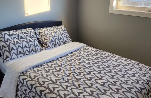Saskatoon House | Enjoy a modern & stylish new home with 6 bedroom and 3 full bath