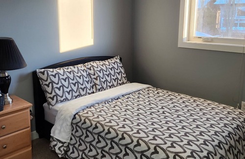 Saskatoon House | Enjoy a modern & stylish new home with 6 bedroom and 3 full bath