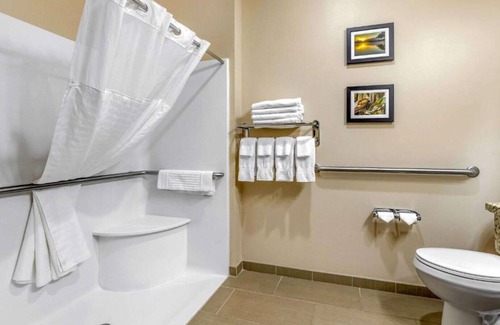 Quad Cities House | Enjoy a new look and feel at our renovated room !