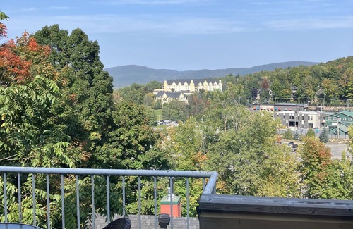 Bromont Condo | Enjoy a nice vacation in this Cozy condo fully furnished, with fireplace.