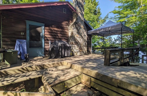Potton Cabin | Enjoy a peaceful getaway on Lake Memphremagog in charming sixties-era cottage.