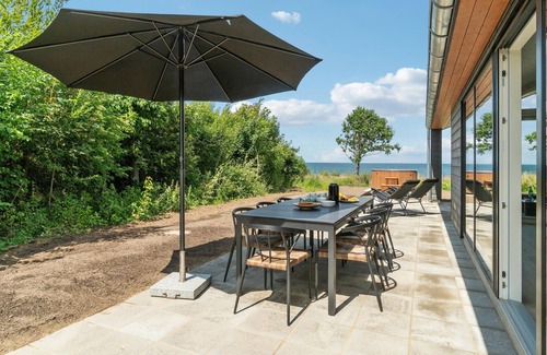 Norddjurs Municipality House | Enjoy a relaxing vacation in this vacation home with sea panorama.