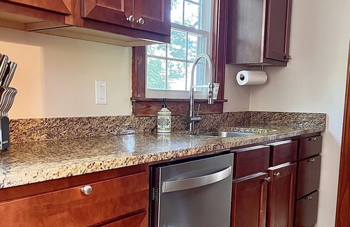 Le Claire House | Enjoy a river-view at a modern 2 BR near historic downtown LeClaire