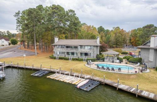 Hot Springs Apartment | Enjoy a serene getaway and the thrill of horse racing
