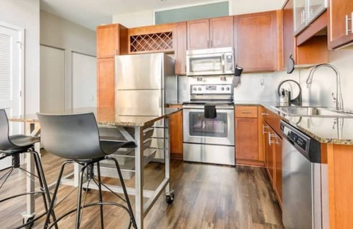 DeBaliviere Place Apartment | Enjoy a stylish experience at this centrally-located Penthouse style apartment
